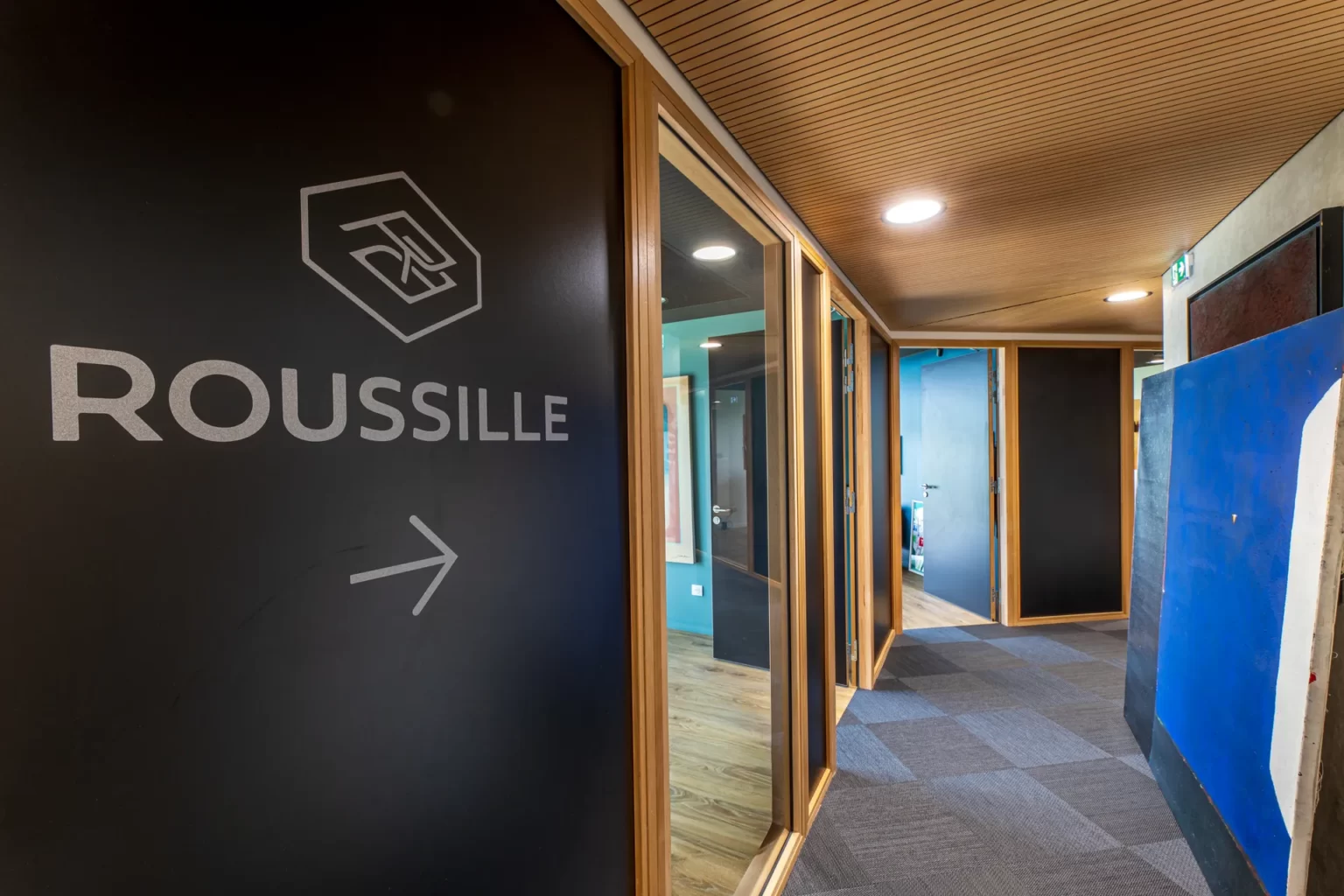 Signalétique du cabinet Roussille Assurances