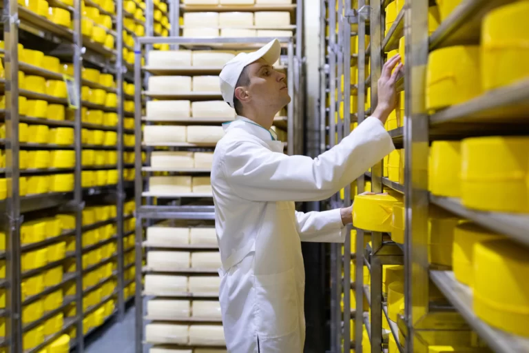 Contrôle de l'affinage des fromages en fromagerie industrielle